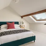 Yewbeck: Brand New, Garden Views Βίλα *