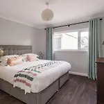 Yewbeck: Brand New, Garden Views * Windermere