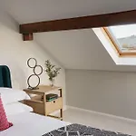Βίλα Yewbeck: Brand New, Garden Views