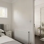 Yewbeck: Brand New, Garden Views Windermere