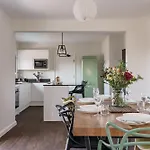 Yewbeck: Brand New, Garden Views Windermere