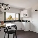 Yewbeck: Brand New, Garden Views Βίλα
