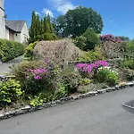 Yewbeck: Brand New, Garden Views Βίλα