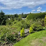 Βίλα Yewbeck: Brand New, Garden Views