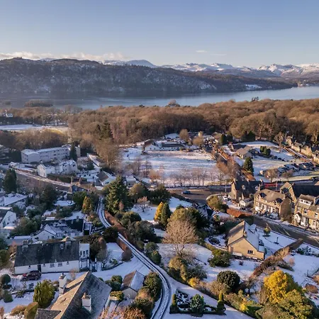 Yewbeck: Brand New, Garden Views Windermere