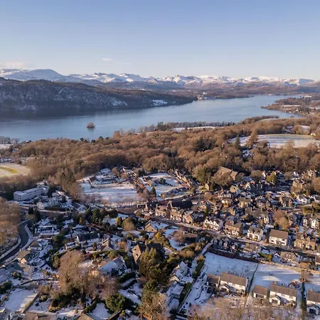 Yewbeck: Brand New, Garden Views Villa *