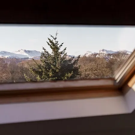 Vila Yewbeck: Brand New, Garden Views Windermere