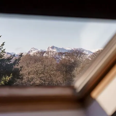 Villa Yewbeck: Brand New, Garden Views *