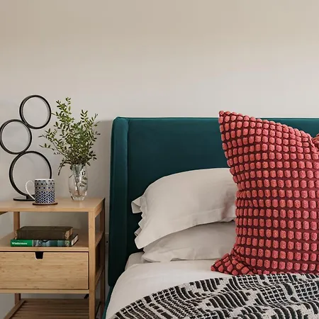 Yewbeck: Brand New, Garden Views Villa