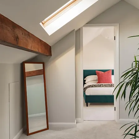 Yewbeck: Brand New, Garden Views * Windermere