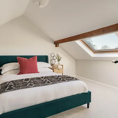 Yewbeck: Brand New, Garden Views Villa *