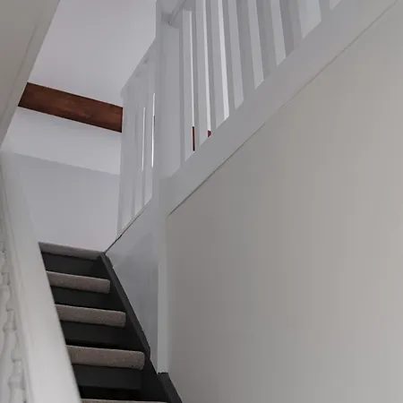 Villa Yewbeck: Brand New, Garden Views *