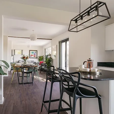 Yewbeck: Brand New, Garden Views