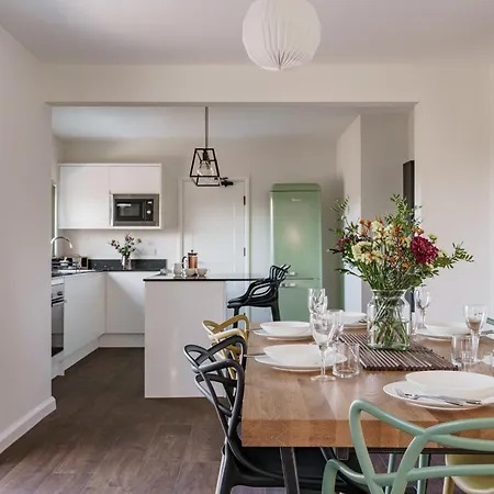 Yewbeck: Brand New, Garden Views Windermere