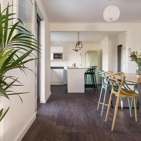 Yewbeck: Brand New, Garden Views Villa