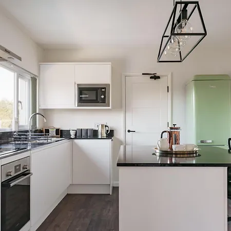 Villa Yewbeck: Brand New, Garden Views Windermere