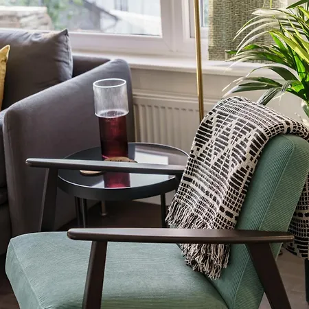 Yewbeck: Brand New, Garden Views