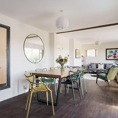 Yewbeck: Brand New, Garden Views * Windermere