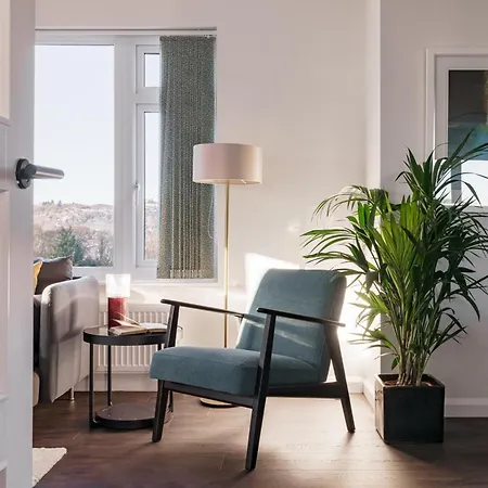 Villa Yewbeck: Brand New, Garden Views Windermere