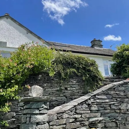 Yewbeck: Brand New, Garden Views Villa Windermere