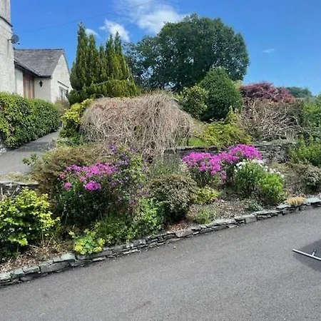 Yewbeck: Brand New, Garden Views Villa