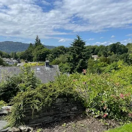 Yewbeck: Brand New, Garden Views Vila Windermere