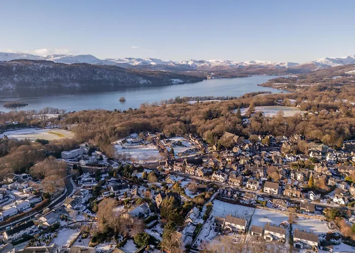 Yewbeck: Brand New, Garden Views Villa *