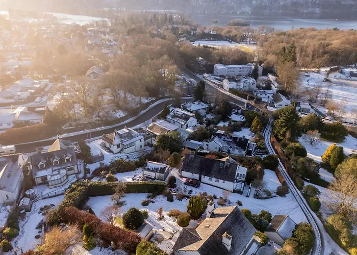 Yewbeck: Brand New, Garden Views Windermere