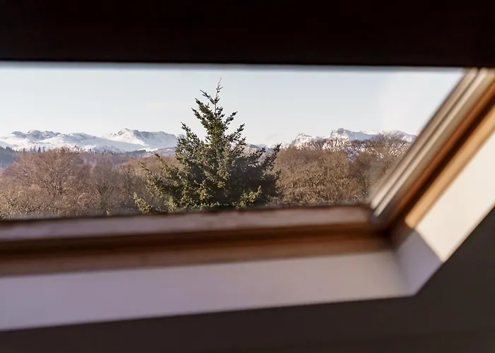 Villa Yewbeck: Brand New, Garden Views Windermere