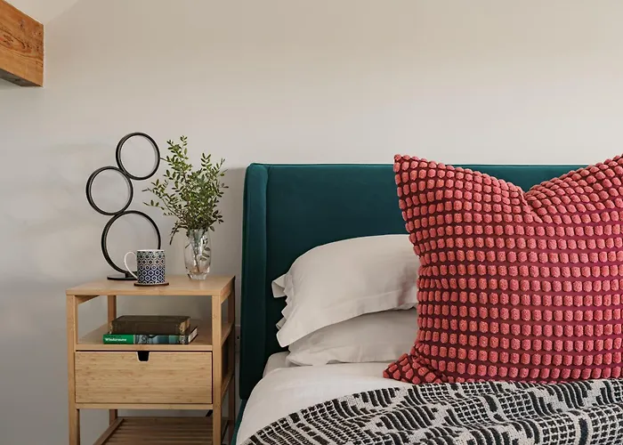 Yewbeck: Brand New, Garden Views Villa