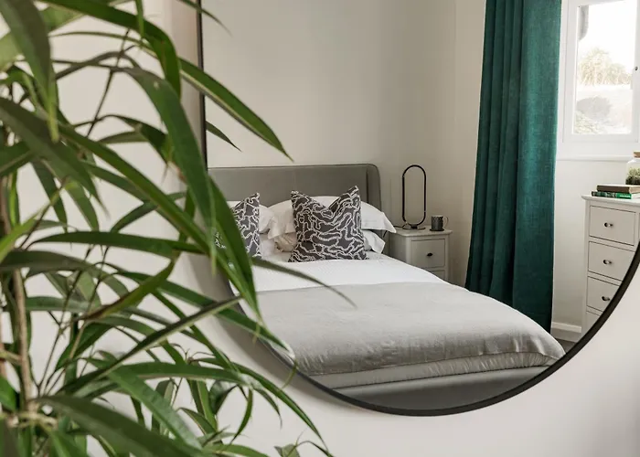 Yewbeck: Brand New, Garden Views