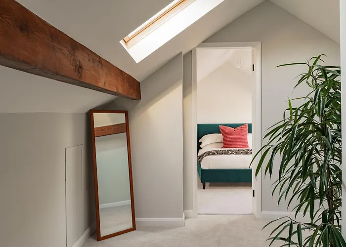 Yewbeck: Brand New, Garden Views * Windermere