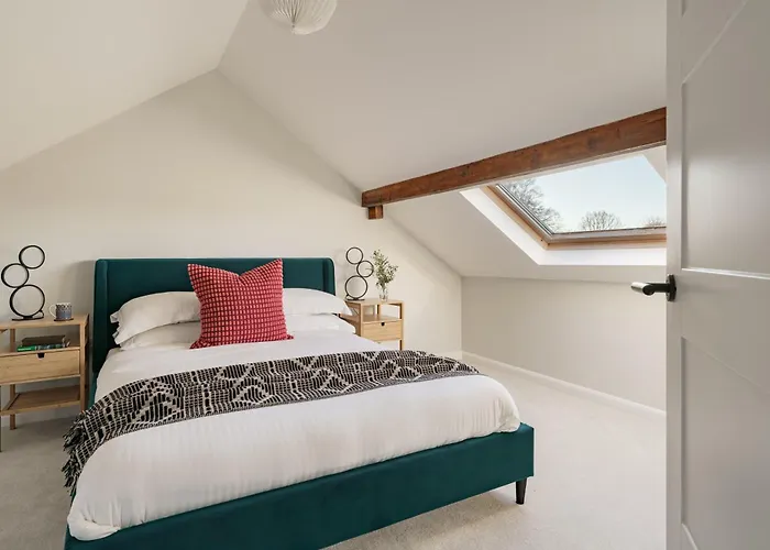 Yewbeck: Brand New, Garden Views Villa *