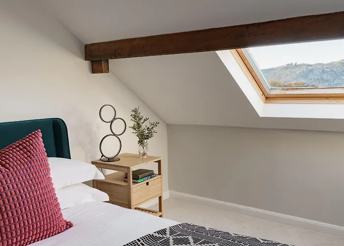 Villa Yewbeck: Brand New, Garden Views