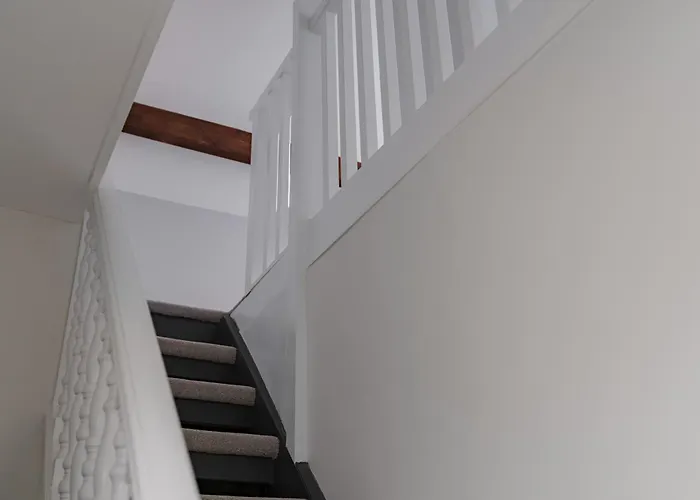 Villa Yewbeck: Brand New, Garden Views *