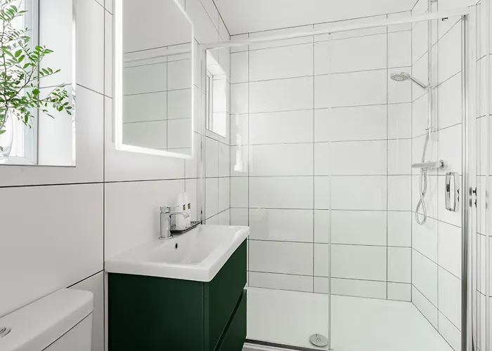 Villa Yewbeck: Brand New, Garden Views