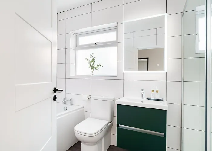 Yewbeck: Brand New, Garden Views Villa