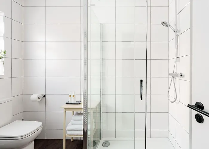 Villa Yewbeck: Brand New, Garden Views