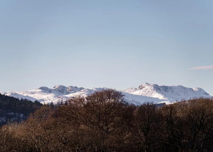 Yewbeck: Brand New, Garden Views Villa Windermere