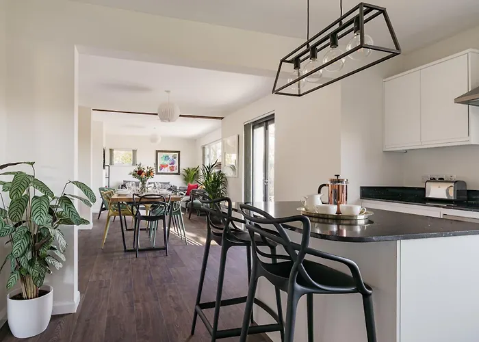 Yewbeck: Brand New, Garden Views