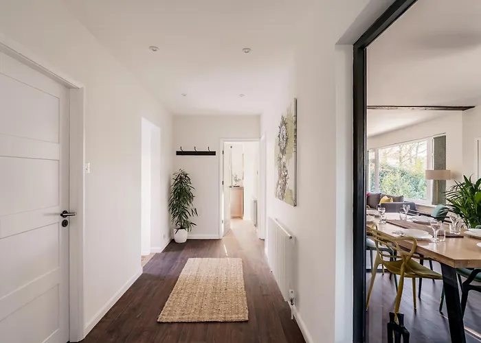 Yewbeck: Brand New, Garden Views Villa Windermere