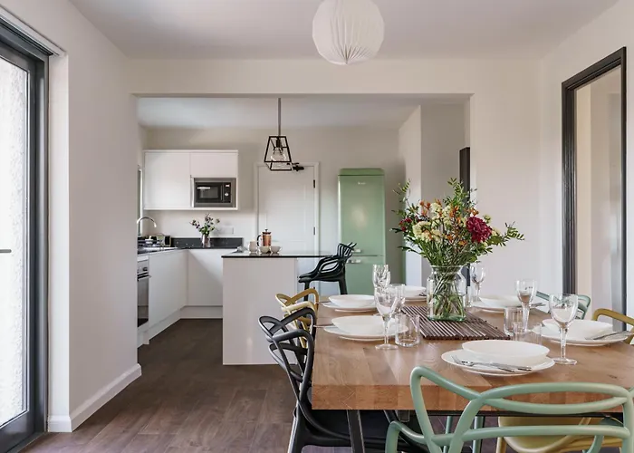 Yewbeck: Brand New, Garden Views Windermere