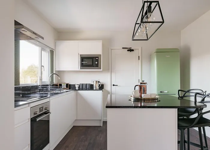 Villa Yewbeck: Brand New, Garden Views Windermere