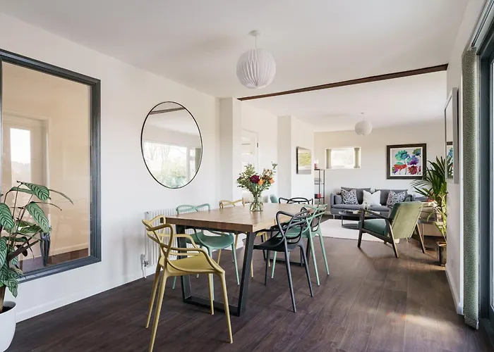 Yewbeck: Brand New, Garden Views * Windermere