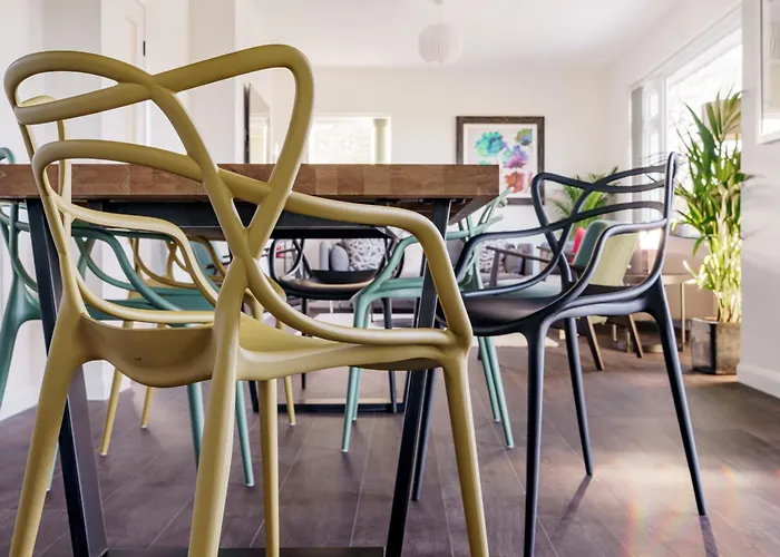 Villa Yewbeck: Brand New, Garden Views *