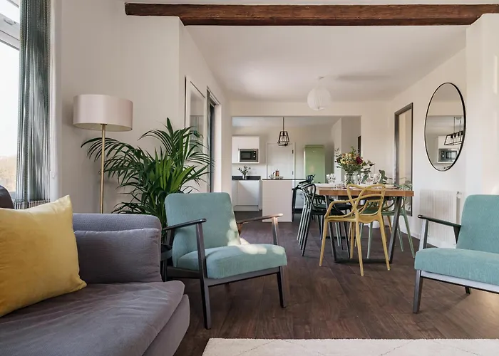 Yewbeck: Brand New, Garden Views