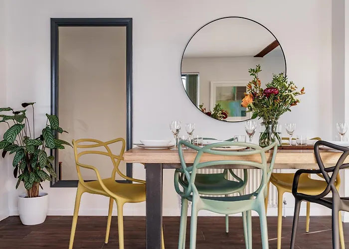 Villa Yewbeck: Brand New, Garden Views *