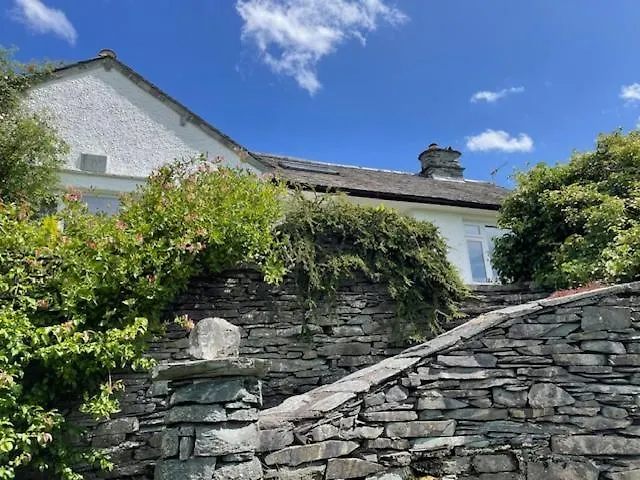 Yewbeck: Brand New, Garden Views Villa Windermere