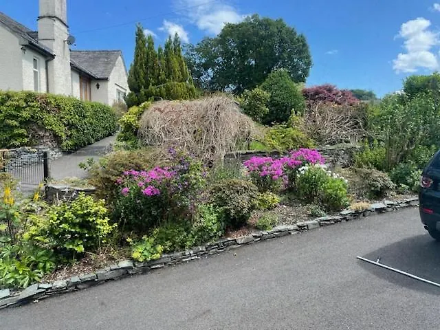 Yewbeck: Brand New, Garden Views Villa