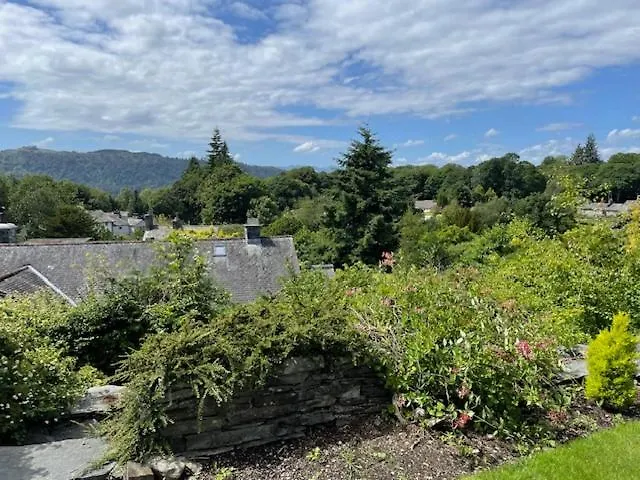 Yewbeck: Brand New, Garden Views Villa Windermere